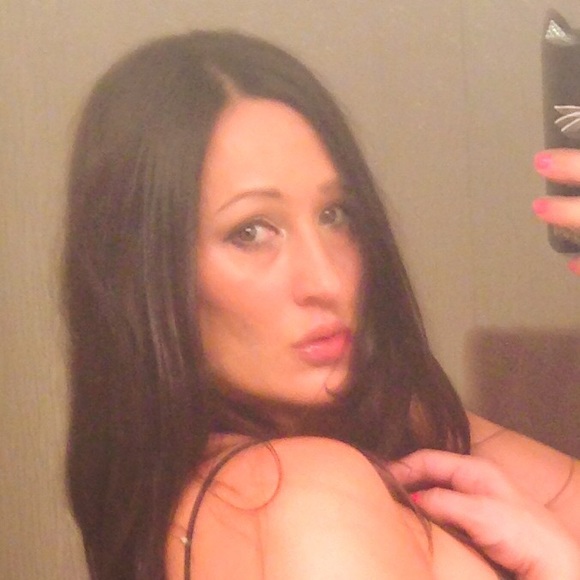 🌺 Meet your posher, Julie  🌺 - Picture 4 of 4